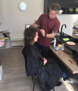 curly hairdresser